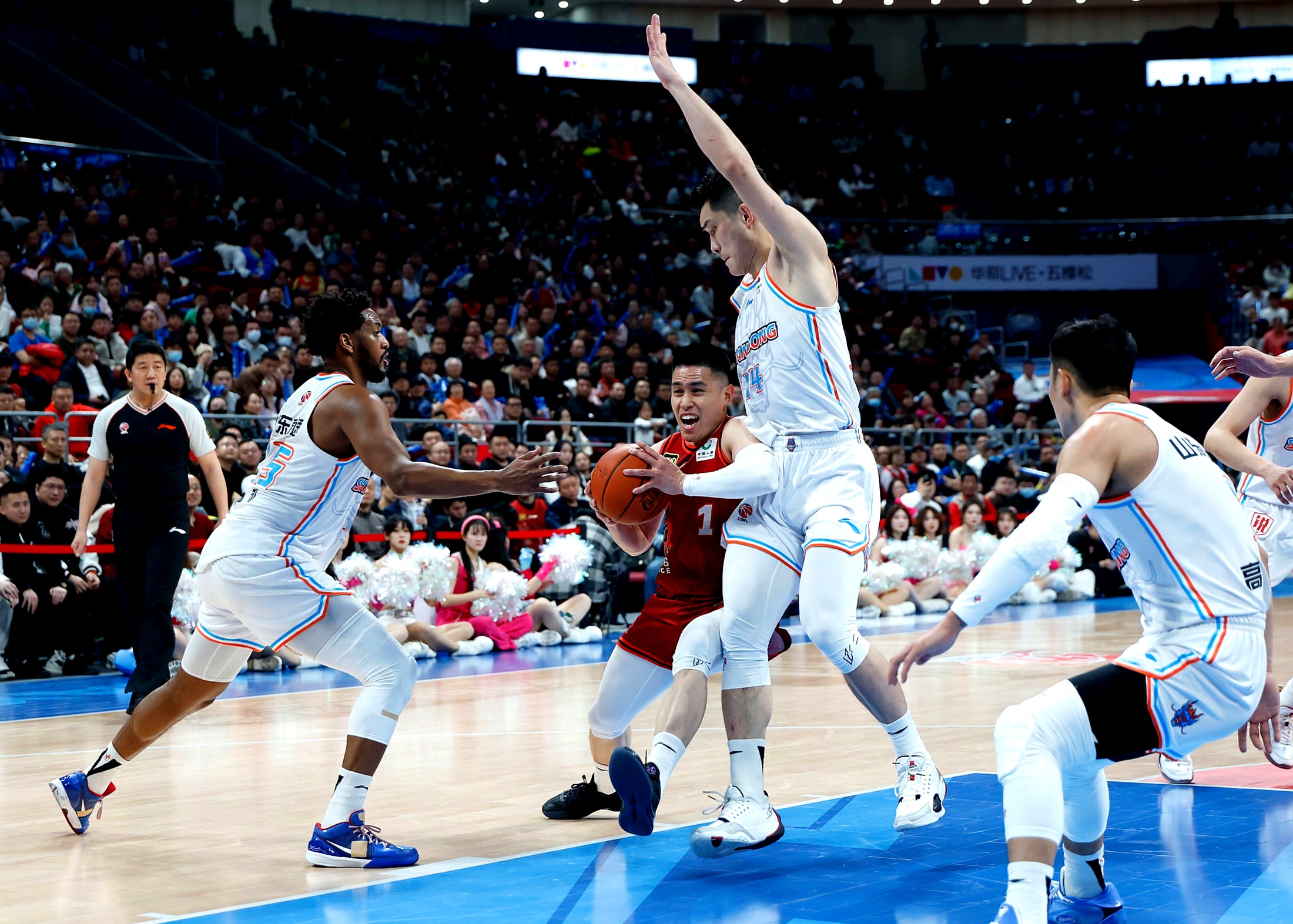 九游体育 -关键时刻山东男篮备战德国杯，刷新队史纪录细节曝光，底气十足，团队化学反应显著(山东男篮录像回放)