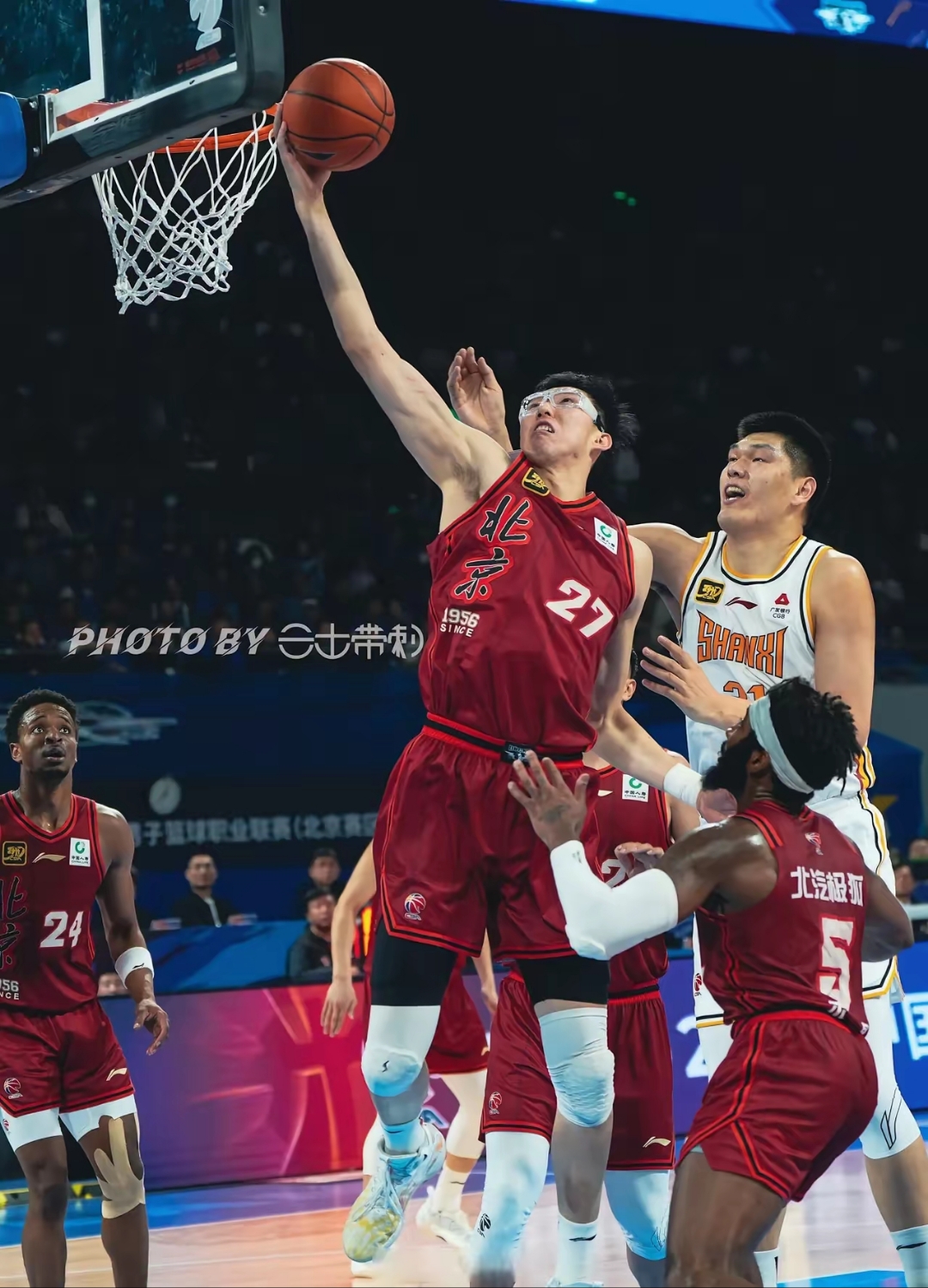 九游电竞 -包含欧联倒计时，深圳男篮赛后远射贴柱，细节引发关注，气氛紧张，临场指挥获称赞的词条