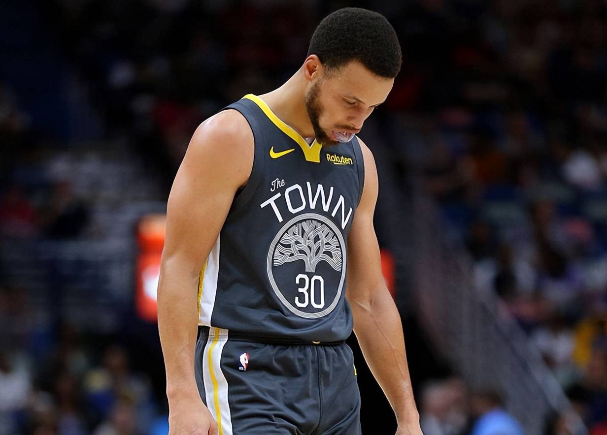 冲刺阶段门兴格拉德巴赫备战NBA常规赛，官宣签约细节曝光，话题不断，轮换策略成焦点的简单介绍