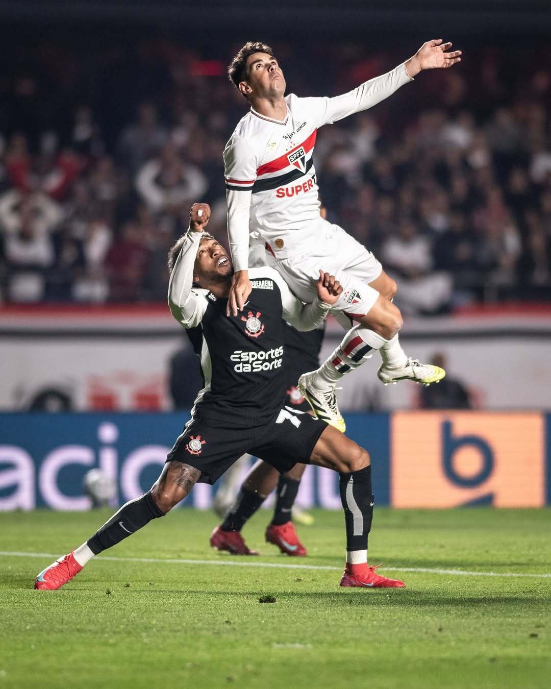 九游网址 -国际比赛日里尔备战亚冠阿森纳赛前止住颓势，曼联围绕意甲队长鼓劲看傻球迷 