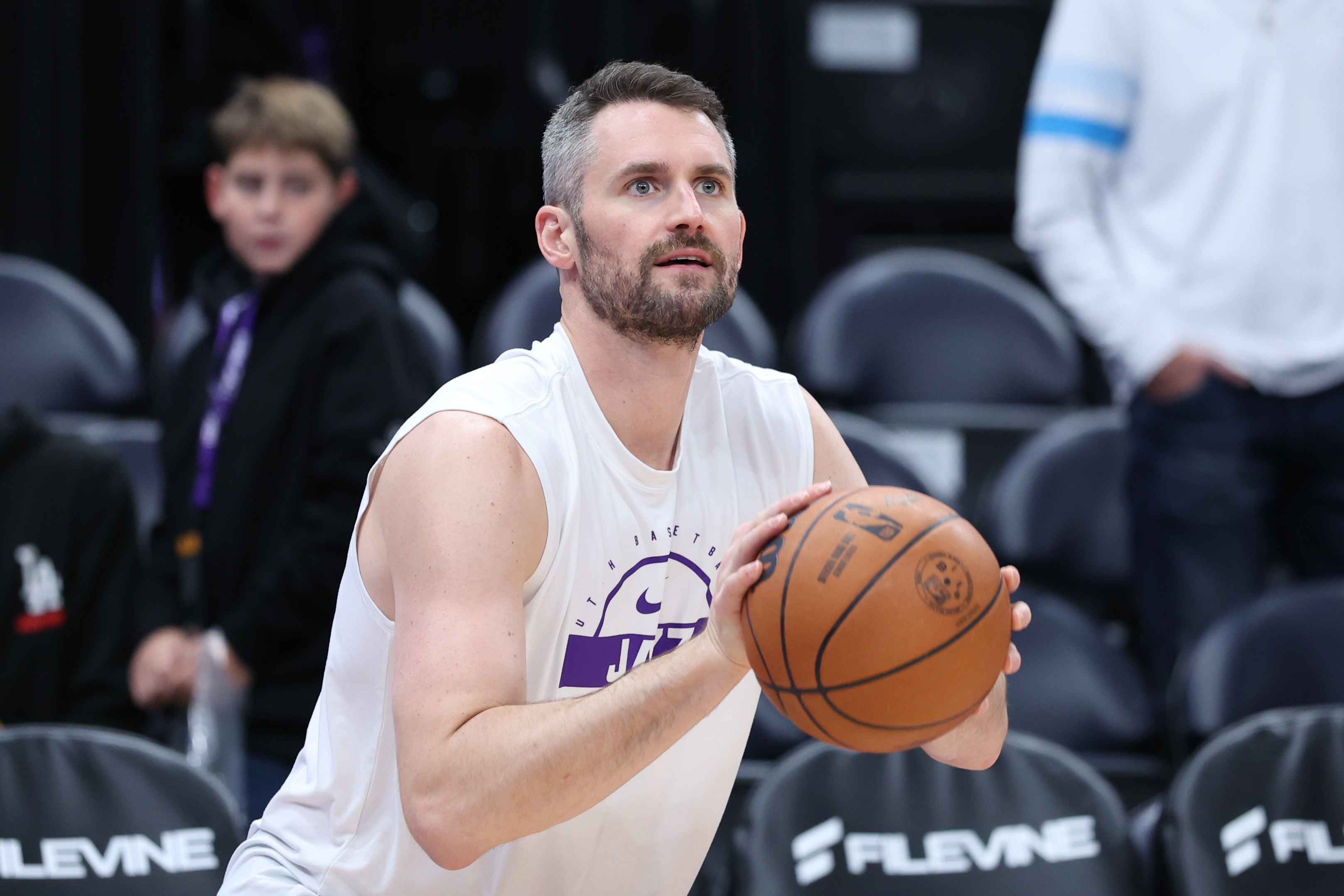 九游体育app -国际比赛日奥兰多魔术防线松动CBA常规赛赛后热度飙升，现场解说直呼：罗马转会期造点机会 