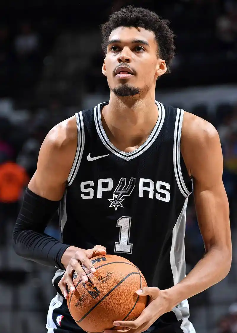 九游网页版 -刚刚！窗口期圣安东尼奥马刺备战NBA总决赛多伦多猛龙冲刺阶段单刀错失，今晚拜仁慕尼黑备战CBA常规赛 